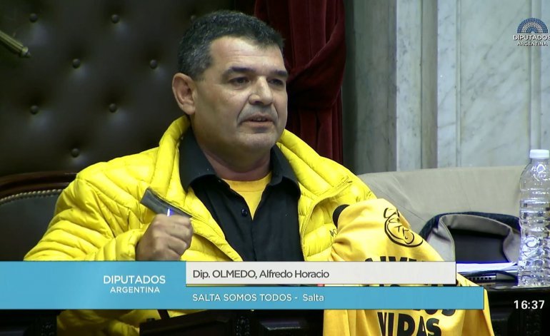 La insólita historia de la campera amarilla de Olmedo La insólita historia de la campera amarilla de Olmedo | El Destape