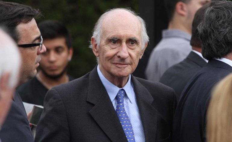 Fernando De la Rua fue sometido a una traqueotomía y se agrava su estado de salud Fernando De la Rua fue sometido a una traqueotomía y se agrava su estado de salud | El Destape