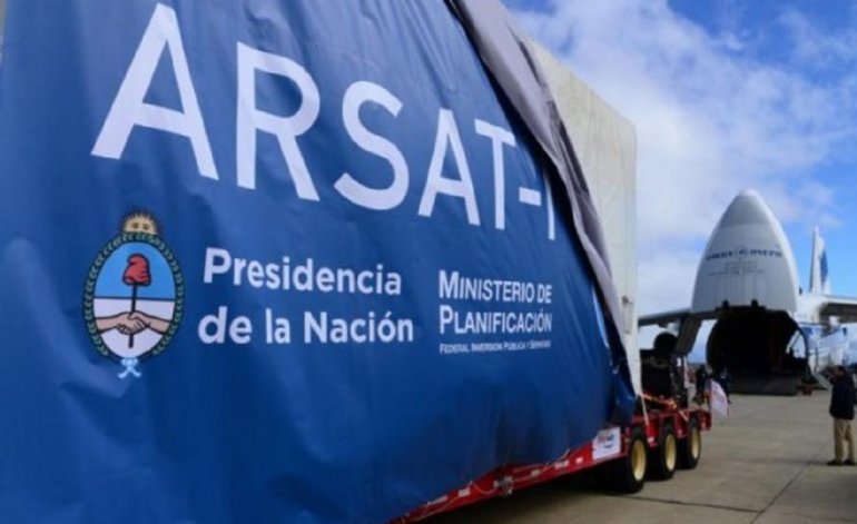 Por DNU, el Gobierno perjudicó a ARSAT y le quitó frecuencias que otorgará al sector privado Por DNU, el Gobierno perjudicó a ARSAT y le quitó frecuencias que otorgará al sector privado | El Destape
