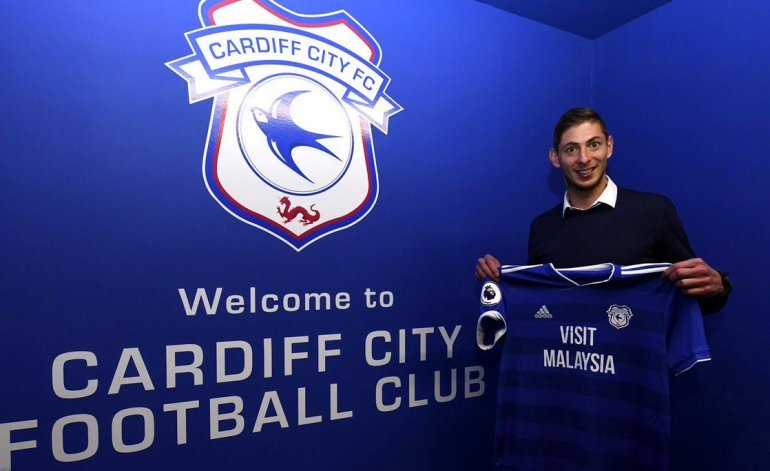 Quién es Emiliano Sala, el jugador de fútbol cuyo avión desapareció en pleno vuelo Quién es Emiliano Sala, el jugador de fútbol cuyo avión desapareció en pleno vuelo | El Destape