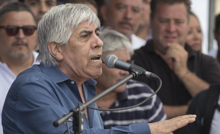 Camioneros cerró su paritaria por seis meses y reabrirá con nuevo Gobierno Camioneros cerró su paritaria por seis meses y reabrirá con nuevo Gobierno | El Destape