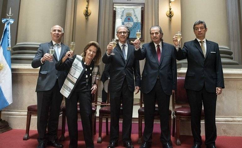 Blanqueo de Capitales: la Corte Suprema define si el DNU que benefició a familiares de Macri es constitucional Blanqueo de Capitales: la Corte Suprema define si el DNU que benefició a familiares de Macri es constitucional | El Destape
