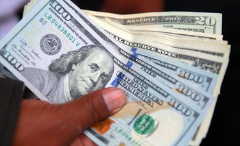 El dólar blue bajó y cerró a $ 276 | Dólar