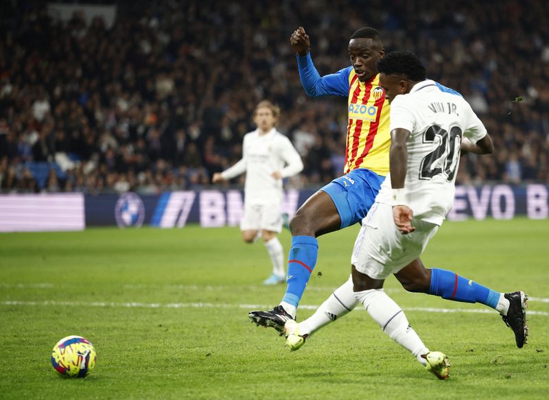 Asensio y Vinícius dan una cómoda victoria al Real Madrid ante un Valencia con 10 hombres | Fútbol