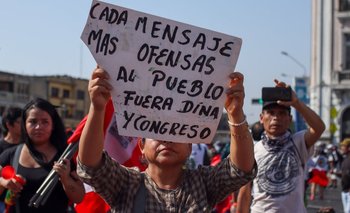 Crisis en Perú: marchas en Lima y renuncia parlamentaria | Crisis en perú