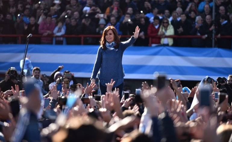 Cristina Kirchner gana en primera vuelta: Magnetto quiere bajar a Macri y jugar con Vidal y Tinelli Cristina Kirchner gana en primera vuelta: Magnetto quiere bajar a Macri y jugar con Vidal y Tinelli | El Destape