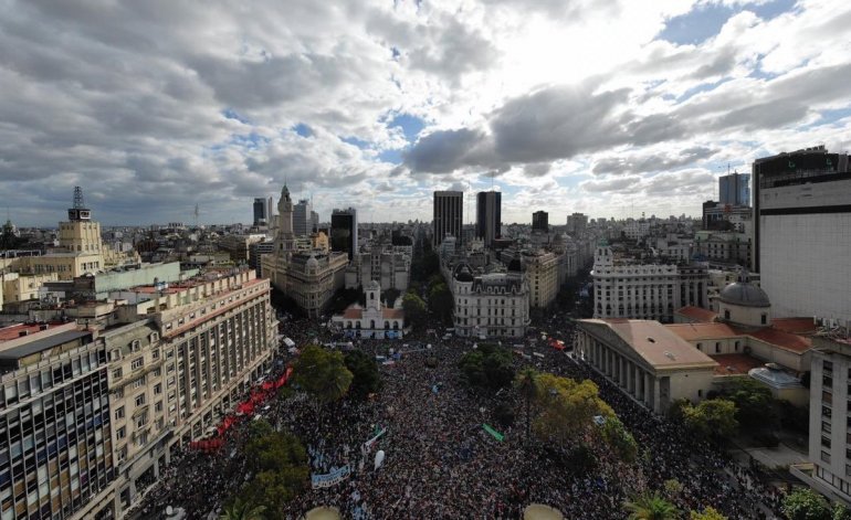 Un pueblo que honró la memoria Un pueblo que honró la memoria | El Destape