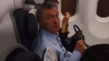 El video del escrache a Macri en un avión: 