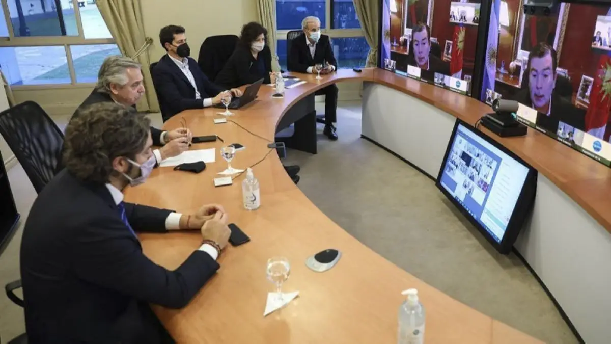 Alberto Fernández en una reunión virtual con gobernadores