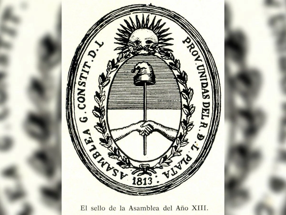El Escudo Nacional que se utilizó en la Asamblea del Año XIII, con el diseño de Juan De Dios Rivera Túpac Amaru.