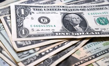 El dólar blue bajó un peso y cerró a $ 382 | Cotizaciones
