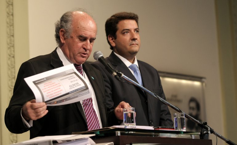 El Gobierno citó a Stiuso para que "explique irregularidades" detectadas en la causa AMIA El Gobierno citó a Stiuso para que "explique irregularidades" detectadas en la causa AMIA | El Destape