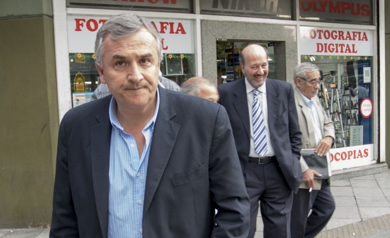 Exclusivo: nuevos mails del ministro de Morales prueban que participó de la falsificación de licitaciones Exclusivo: nuevos mails del ministro de Morales prueban que participó de la falsificación de licitaciones | El Destape