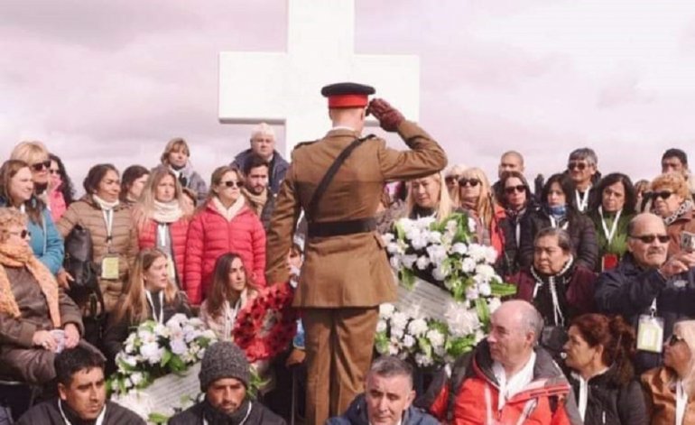 Guerra de Malvinas: entrevista de El Destape a Geoffrey Cardozo, el británico que construyó el cementerio en Darwin Guerra de Malvinas: entrevista de El Destape a Geoffrey Cardozo, el británico que construyó el cementerio en Darwin | El Destape