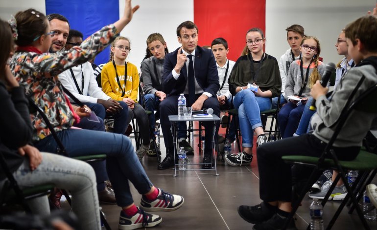Francia: Emmanuel Macron explica a los alumnos quiénes son los "Chalecos amarillos" Francia: Emmanuel Macron explica a los alumnos quiénes son los "Chalecos amarillos" | El Destape