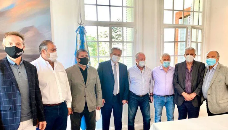Alberto Fernández con dirigentes de la CGT en Olivos