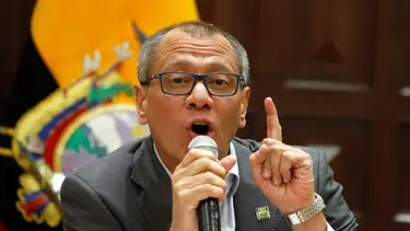 ¿Crisis de gobierno de Ecuador? Cuatro altos funcionarios renuncian en una semana 1 Suspenden al juez que permitió la excarcelación del vice de Correa