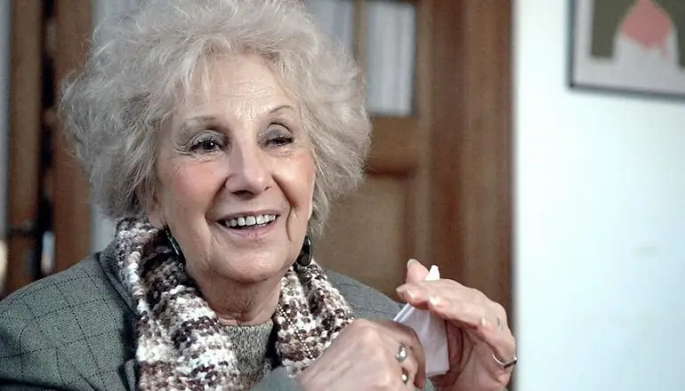 Estela de Carlotto: “con mucho gusto haría de mediadora entre Alberto y Cristina”