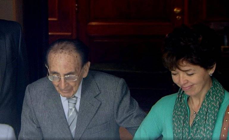 El juez Fayt reapareció: salió de su casa y se dirigió a Tribunales El juez Fayt reapareció: salió de su casa y se dirigió a Tribunales | El Destape