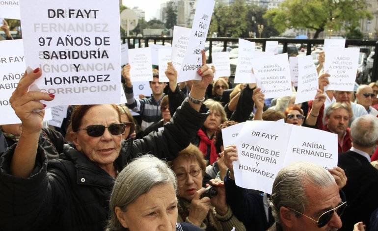 Tribunales: marcha en defensa de Carlos Fayt Tribunales: marcha en defensa de Carlos Fayt | El Destape