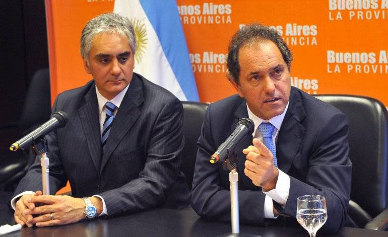 Baño de humildad: Se bajaron otros dos candidatos del FPV en la Provincia Baño de humildad: Se bajaron otros dos candidatos del FPV en la Provincia | El Destape