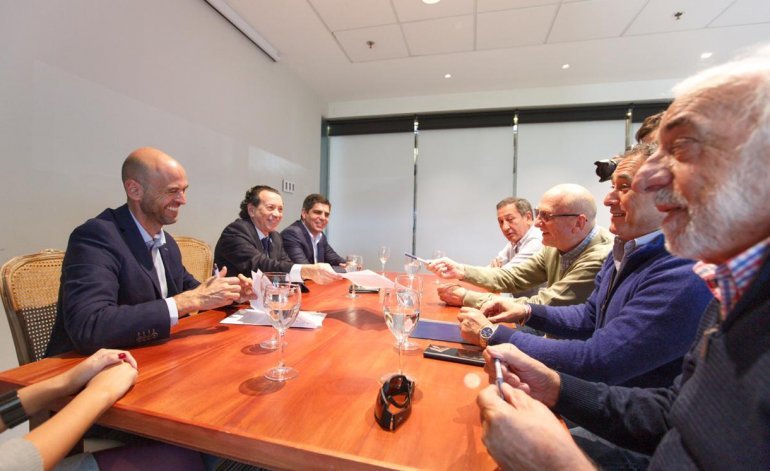 Tras la reunión con el Gobierno, los gremios levantaron el paro de transporte del 25 de mayo Tras la reunión con el Gobierno, los gremios levantaron el paro de transporte del 25 de mayo | El Destape