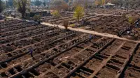 Impactantes imágenes: en Chile cavan miles de tumbas tras alcanzar un record en la cifra de muertos