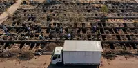 Impactantes imágenes: en Chile cavan miles de tumbas tras alcanzar un record en la cifra de muertos
