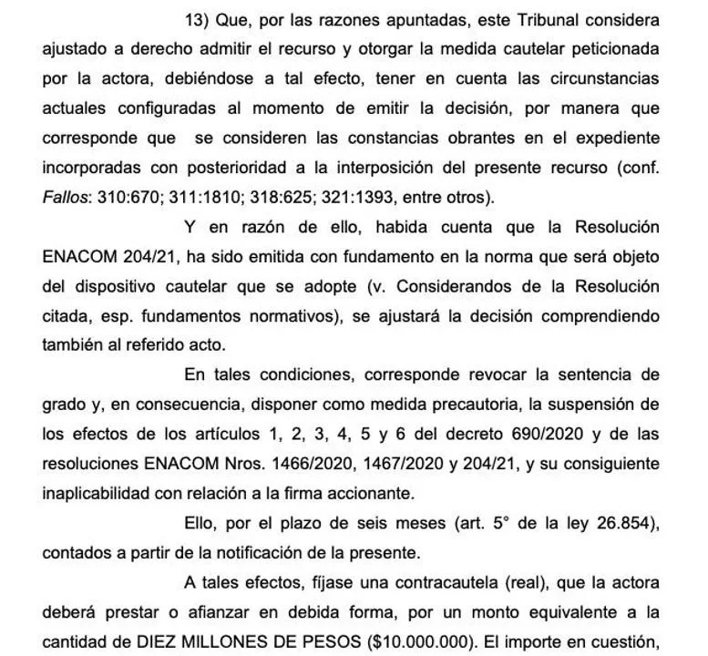 ¡UNA VERGUENZA! Cautelar a favor del grupo Clarín: suspenden el DNU que regula las telecomunicaciones