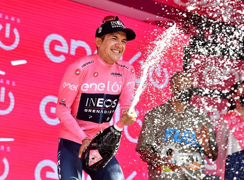 El ecuatoriano Carapaz se pone la "maglia rosa" del Giro de Italia | Ciclismo
