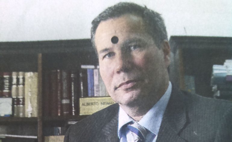 Muerte de Nisman: ordenan más peritajes a la revista que tenía marcas en una foto del fiscal Muerte de Nisman: ordenan más peritajes a la revista que tenía marcas en una foto del fiscal | El Destape