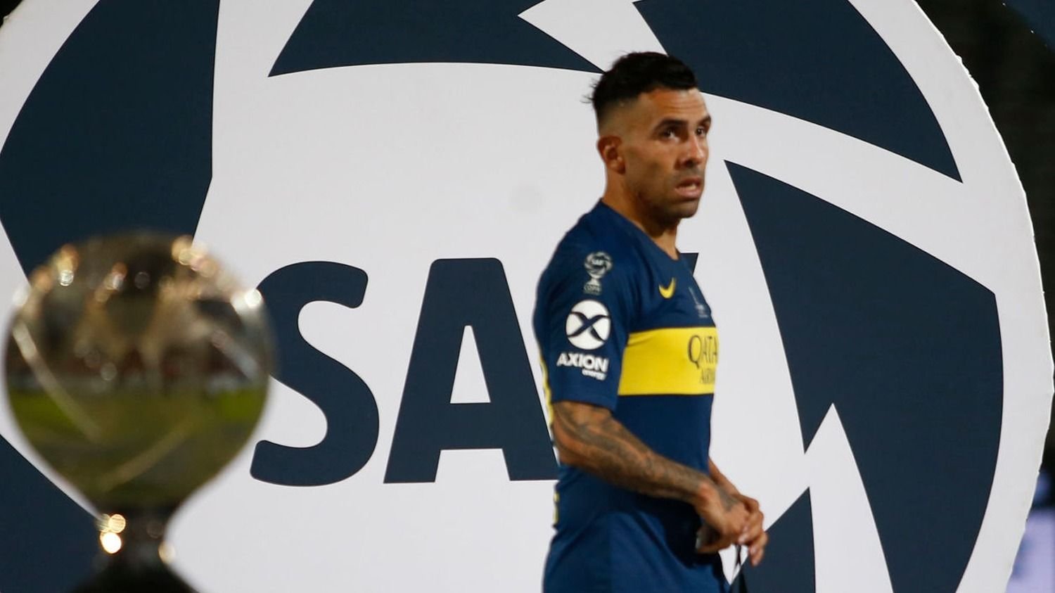 Tévez explotó en el vestuario de Boca y enfureció con sus compañeros Tévez explotó en el vestuario de Boca y enfureció con sus compañeros | El Destape