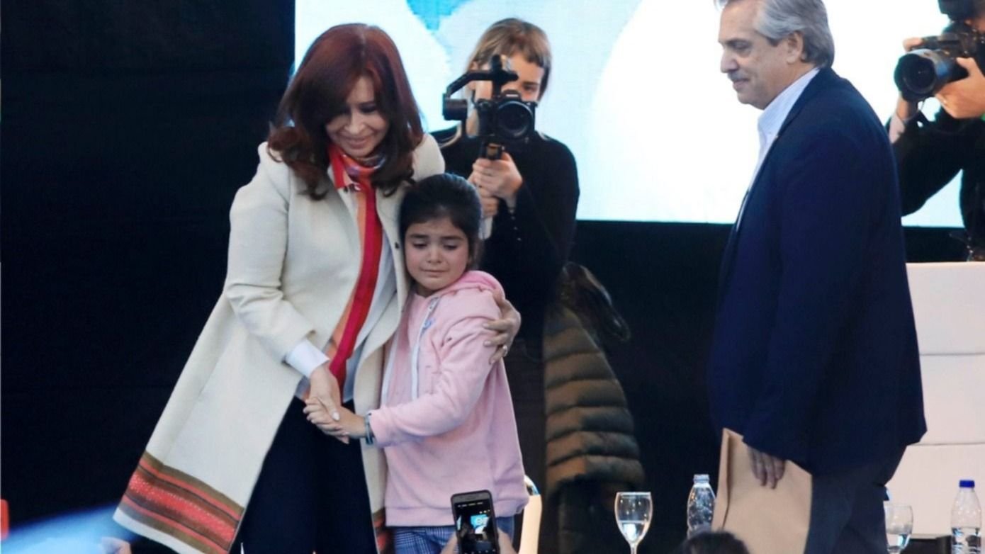 Encuestas 2019: Alberto Fernández, con 6 puntos de ventaja sobre Macri Encuestas 2019: Alberto Fernández, con 6 puntos de ventaja sobre Macri | El Destape