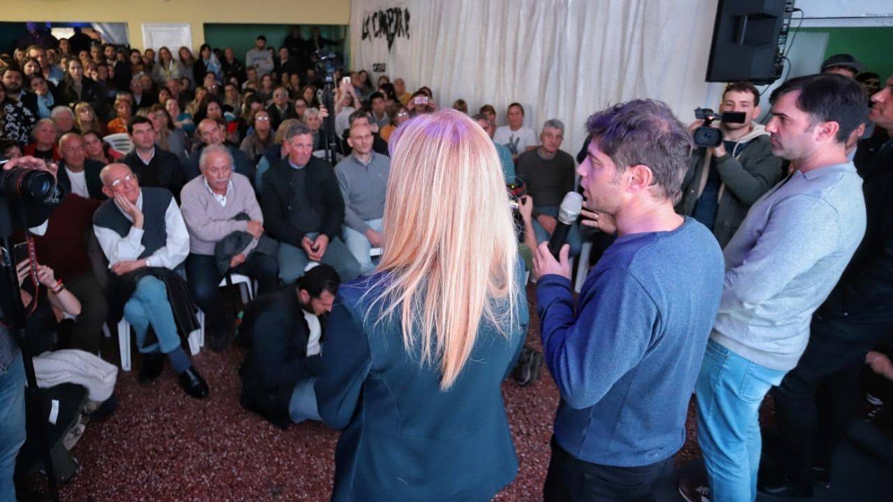 Axel Kicillof y Verónica Magario visitaron una cooperativa de lácteos en crisis Axel Kicillof y Verónica Magario visitaron una cooperativa de lácteos en crisis | El Destape