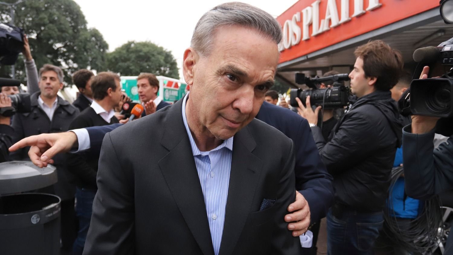 Senador peronista se despega de Pichetto y reconoce vínculos con Fernández-Fernández Senador peronista se despega de Pichetto y reconoce vínculos con Fernández-Fernández | El Destape