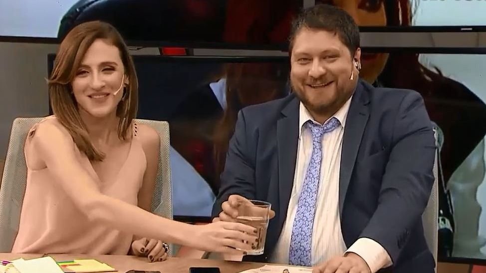 El mal momento de Wiñazki al aire por un ataque de hipo: "Comí maní" El mal momento de Wiñazki al aire por un ataque de hipo: "Comí maní" | El Destape