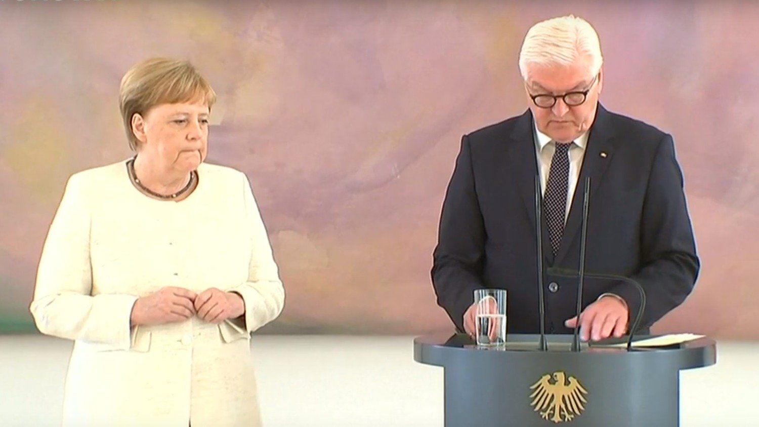 Video: Merkel vuelve a sufrir temblores y crece la preocupación por su salud Video: Merkel vuelve a sufrir temblores y crece la preocupación por su salud | El Destape