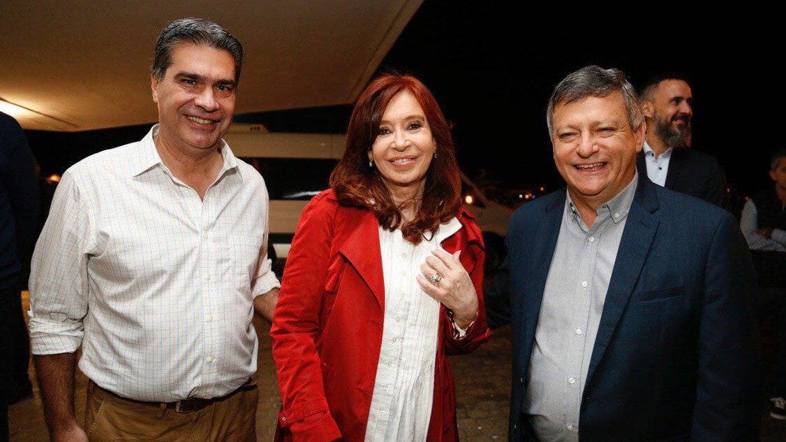 Llegó Cristina Kirchner a Chaco y fue recibida por Domingo Peppo y Jorge Capitanich Llegó Cristina Kirchner a Chaco y fue recibida por Domingo Peppo y Jorge Capitanich | El Destape
