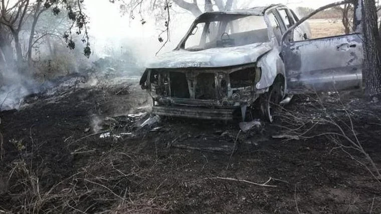 El auto de Verónica Tottis, incendiado.
