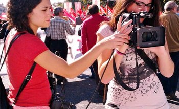 Las periodistas, eslabón vulnerable de los medios en crisis | Medios de comunicación
