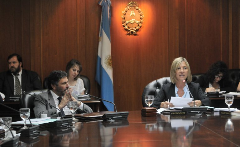 Polémica por las subrogancias: "Cabral fue puesto a dedo", reiteró la titular del Consejo de la Magistratura Polémica por las subrogancias: "Cabral fue puesto a dedo", reiteró la titular del Consejo de la Magistratura | El Destape