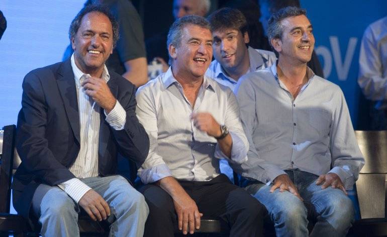 Elecciones 2015: luego de bajar su candidatura, el kirchnerismo vuelve a mimar a Randazzo Elecciones 2015: luego de bajar su candidatura, el kirchnerismo vuelve a mimar a Randazzo | El Destape