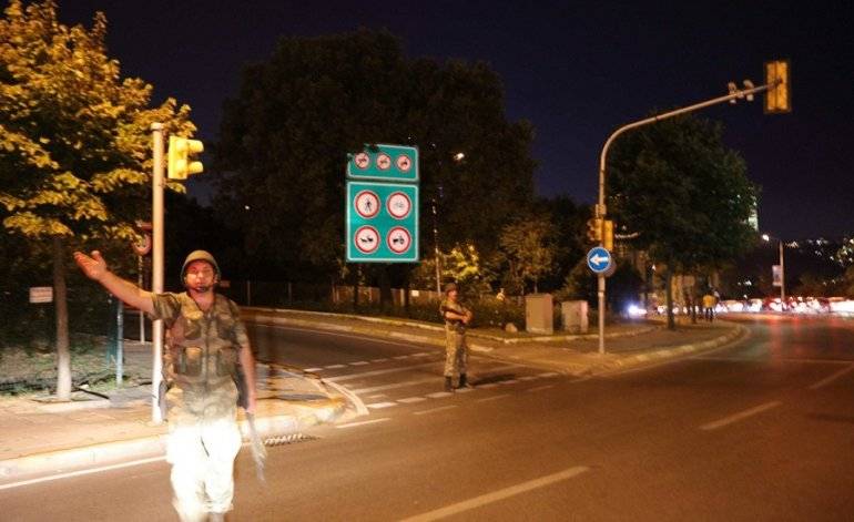 Golpe de Estado en Turquía: el Ejército bloqueó los puentes Golpe de Estado en Turquía: el Ejército bloqueó los puentes | El Destape