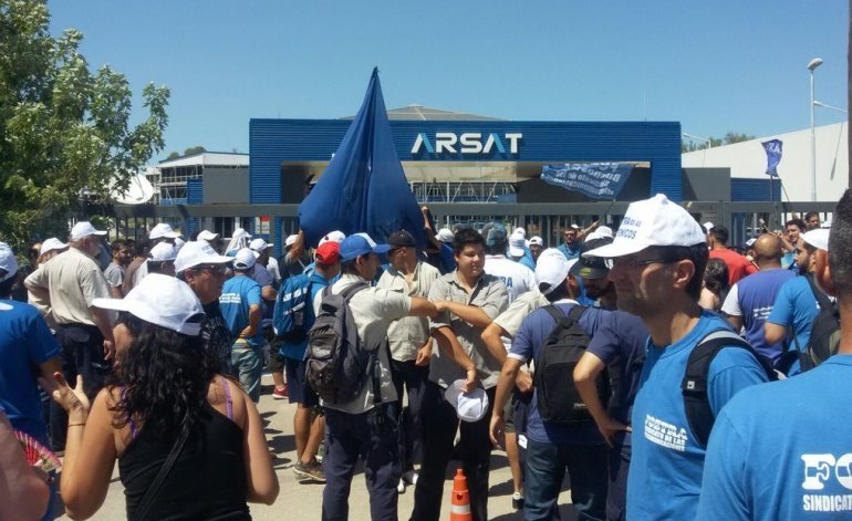 Arsat: denunciaron a Macri por "abuso de autoridad y administración fraudulenta" Arsat: denunciaron a Macri por "abuso de autoridad y administración fraudulenta" | El Destape