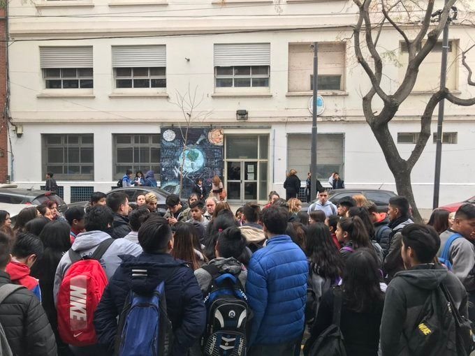 Alumnas denunciaron a un preceptor por acosar a chicas de 13 a 16 años Alumnas denunciaron a un preceptor por acosar a chicas de 13 a 16 años | El Destape