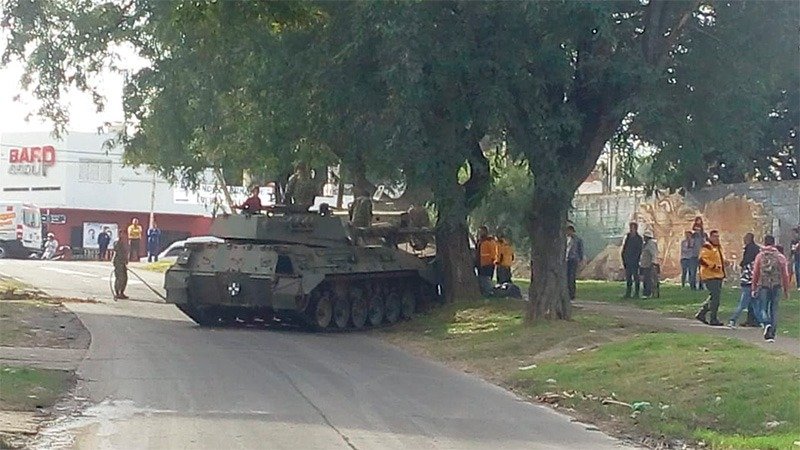 Impresionante choque de un tanque blindado en Entre Rios Impresionante choque de un tanque blindado en Entre Rios | El Destape