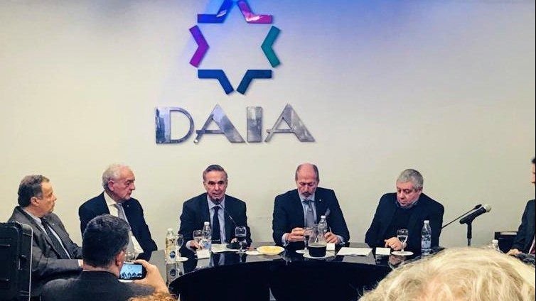 Ante la DAIA, Pichetto aseguró que el memorándum con Irán "no es delito" Ante la DAIA, Pichetto aseguró que el memorándum con Irán "no es delito" | El Destape