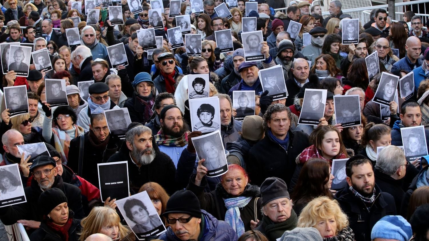 Cruces entre familiares de AMIA y la DAIA por decreto de Macri Cruces entre familiares de AMIA y la DAIA por decreto de Macri | El Destape