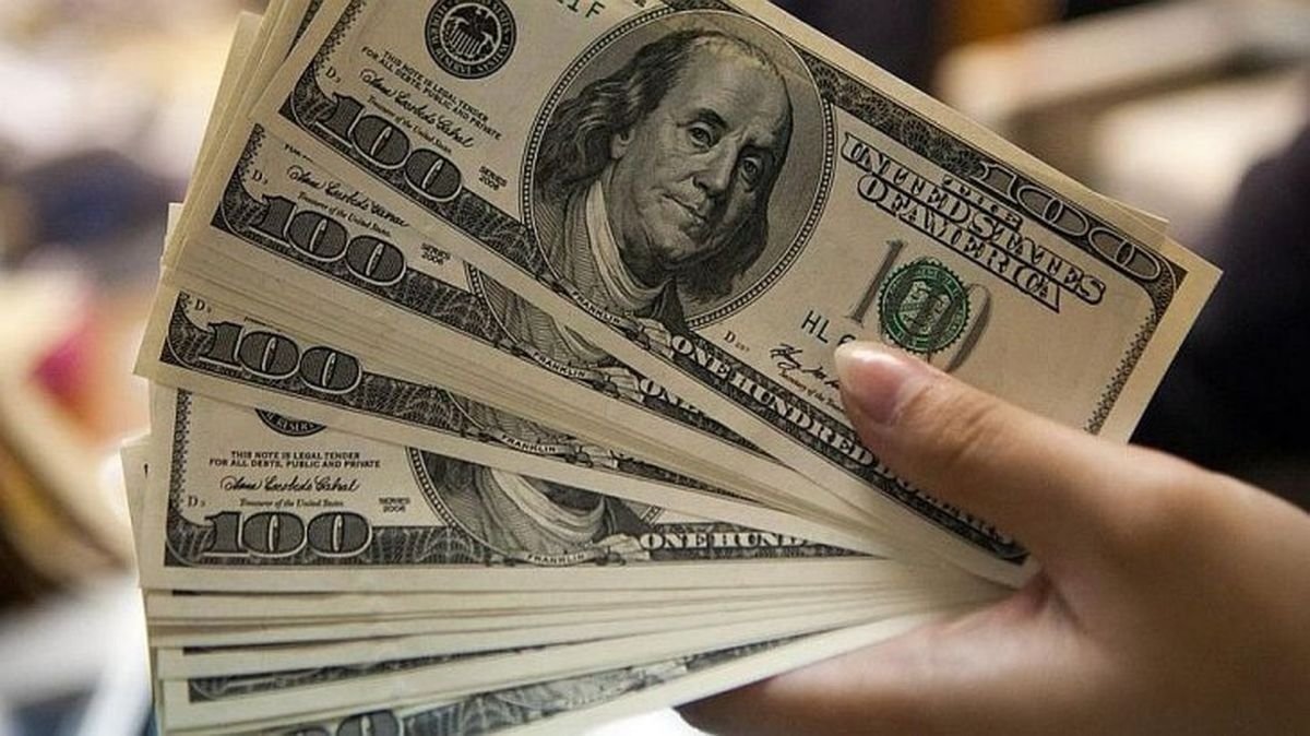 El dólar cerró a $ 43,61 y el Banco Central volvió a operar futuros El dólar cerró a $ 43,61 y el Banco Central volvió a operar futuros | El Destape