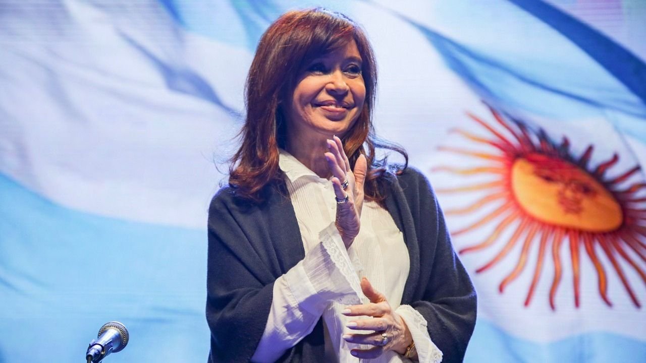 Tras seis años una importante dirgenta política desligó a Cristina de una denuncia Tras seis años una importante dirgenta política desligó a Cristina de una denuncia | El Destape